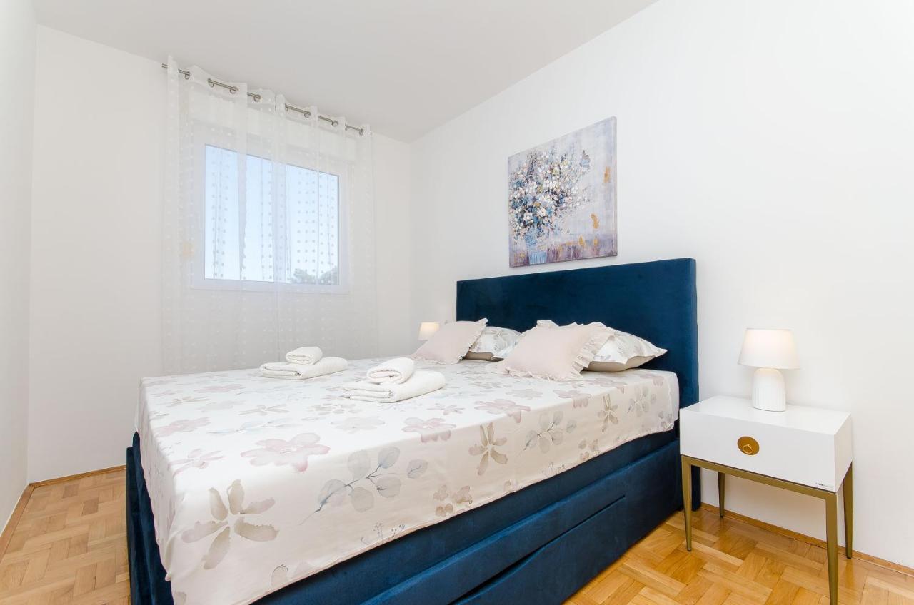 Spacious Apartment Smile With Terrace And Secure Garage Сплит Екстериор снимка