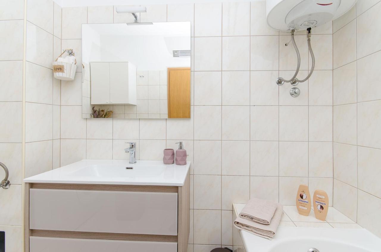 Spacious Apartment Smile With Terrace And Secure Garage Сплит Екстериор снимка