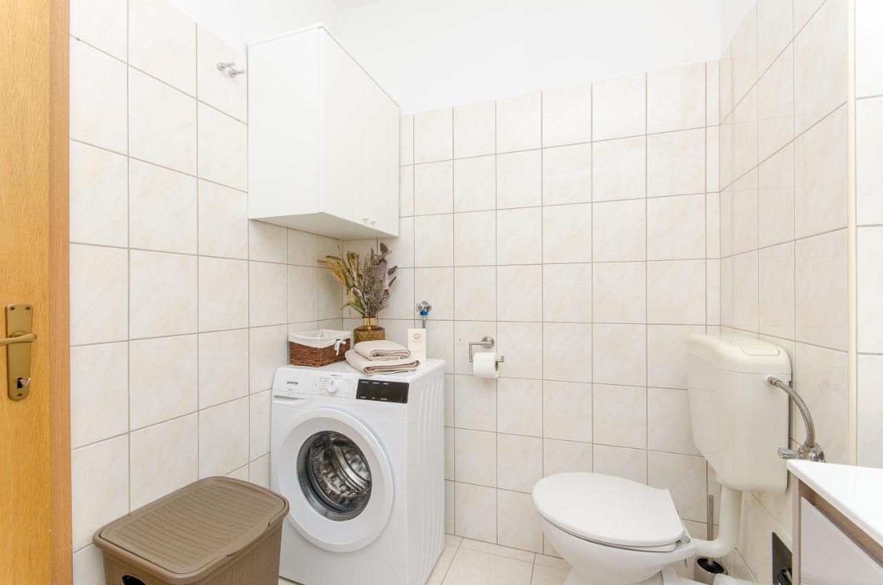 Spacious Apartment Smile With Terrace And Secure Garage Сплит Екстериор снимка
